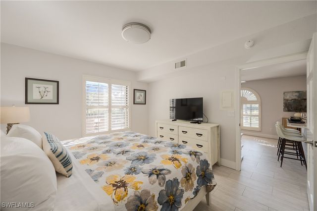 655 8th AVE S 3, Naples, FL 34102