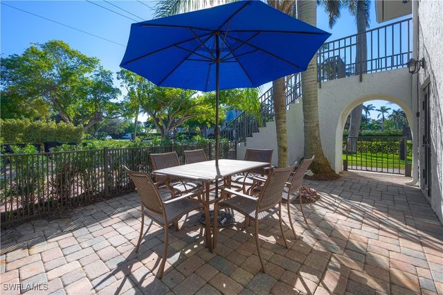 655 8th AVE S 3, Naples, FL 34102