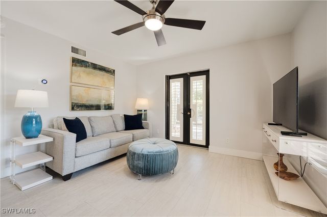 655 8th AVE S 3, Naples, FL 34102