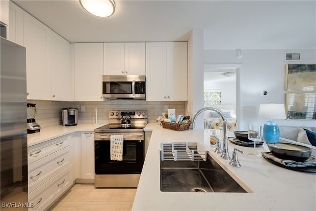 655 8th AVE S 3, Naples, FL 34102