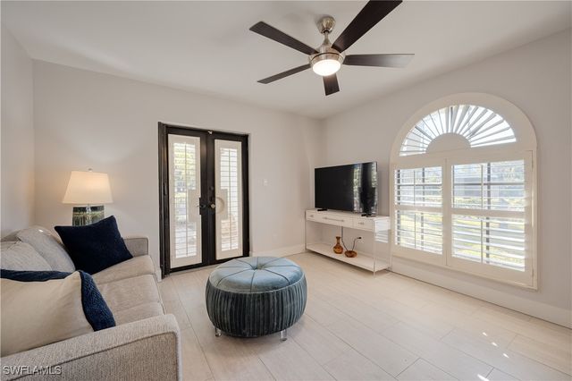 655 8th AVE S 3, Naples, FL 34102