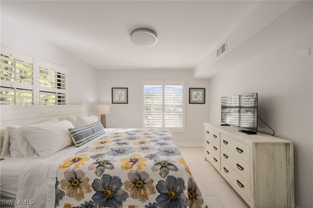 655 8th AVE S 3, Naples, FL 34102