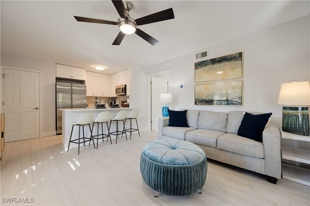 655 8th AVE S 3, Naples, FL 34102
