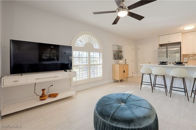 655 8th AVE S 3, Naples, FL 34102