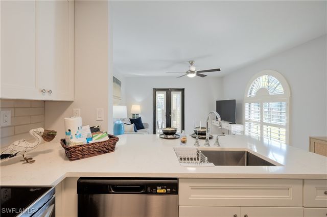 655 8th AVE S 3, Naples, FL 34102