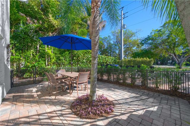 655 8th AVE S 3, Naples, FL 34102