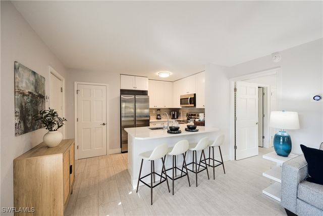 655 8th AVE S 3, Naples, FL 34102