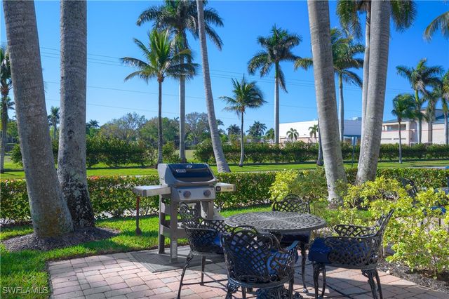 655 8th AVE S 3, Naples, FL 34102