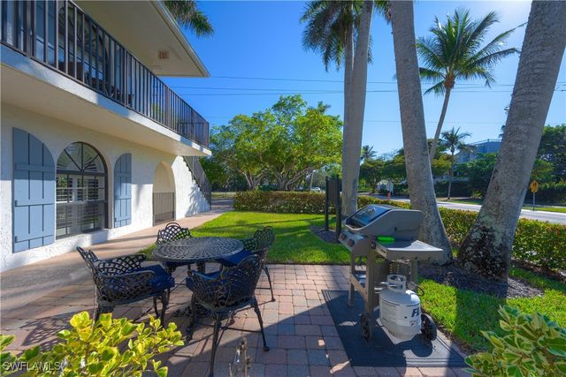 655 8th AVE S 3, Naples, FL 34102