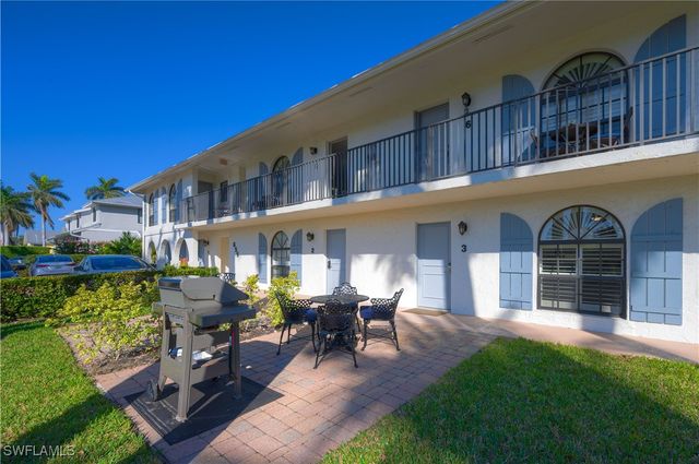 655 8th AVE S 3, Naples, FL 34102