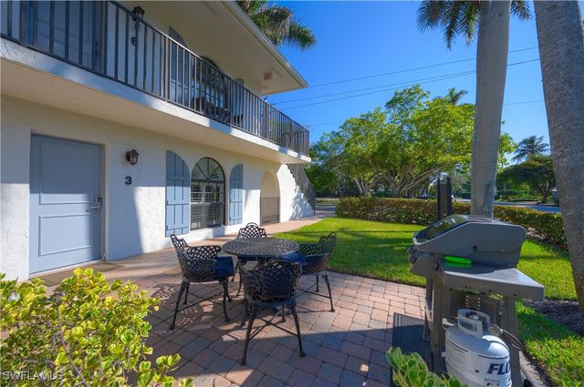 655 8th AVE S 3, Naples, FL 34102