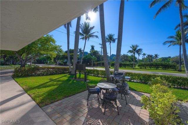 655 8th AVE S 3, Naples, FL 34102
