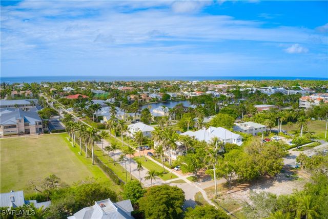 655 8th AVE S 3, Naples, FL 34102