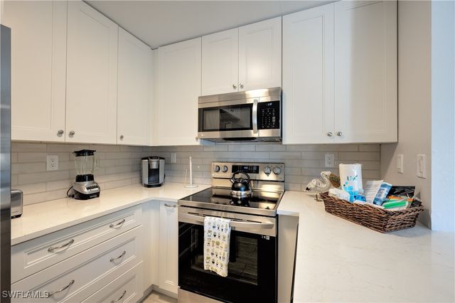 655 8th AVE S 3, Naples, FL 34102