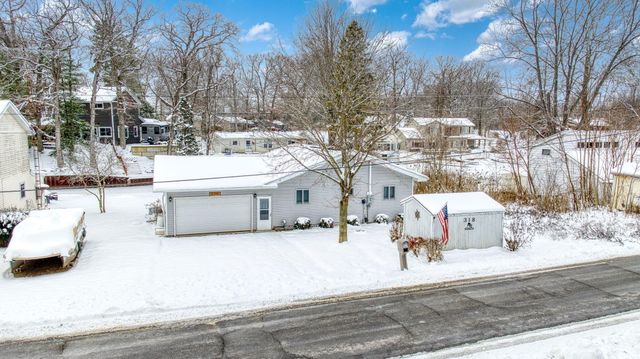 318 Cedar Street, Cambridge Twp, MI 49230