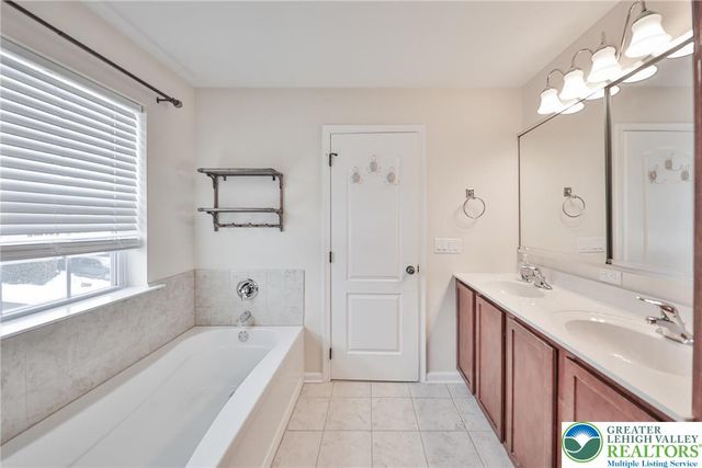 2529 Gila Drive, Forks Twp, PA 18040