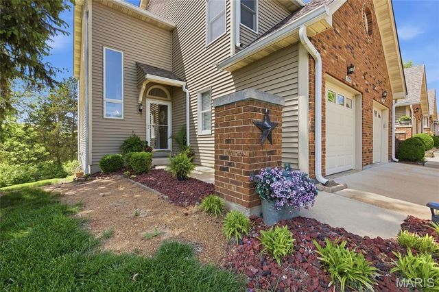 1722 Blue Oak Drive, Chesterfield, MO 63017