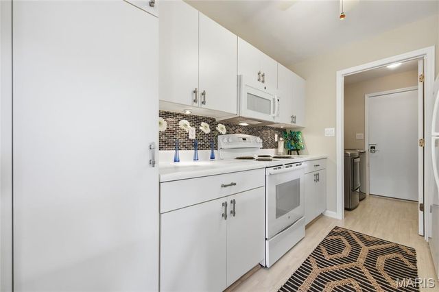 1722 Blue Oak Drive, Chesterfield, MO 63017