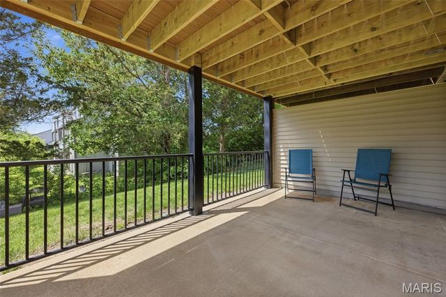 1722 Blue Oak Drive, Chesterfield, MO 63017