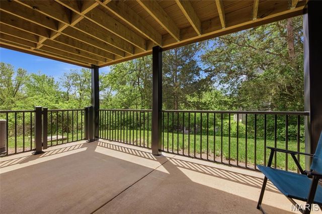 1722 Blue Oak Drive, Chesterfield, MO 63017