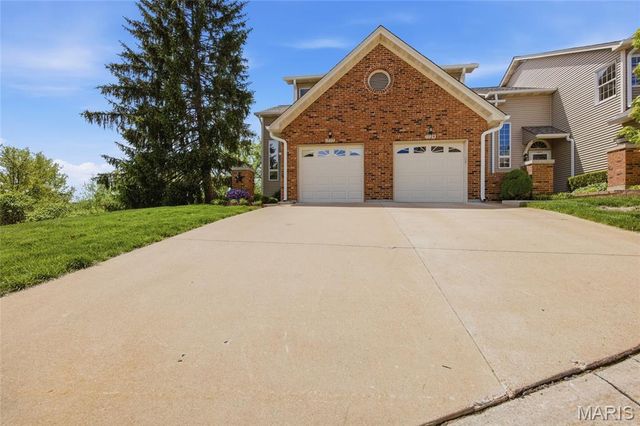 1722 Blue Oak Drive, Chesterfield, MO 63017