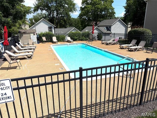 1722 Blue Oak Drive, Chesterfield, MO 63017