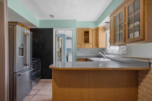 429 Royal Avenue, Royal Oak, MI 48073