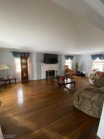 14 Sunrise Dr, Warren Twp., NJ 07059