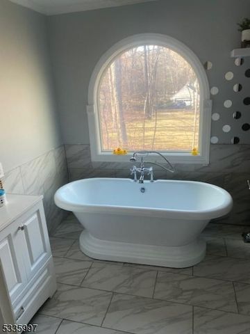 14 Sunrise Dr, Warren Twp., NJ 07059