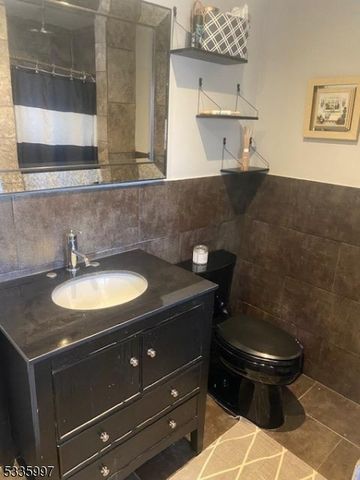 14 Sunrise Dr, Warren Twp., NJ 07059