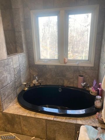 14 Sunrise Dr, Warren Twp., NJ 07059