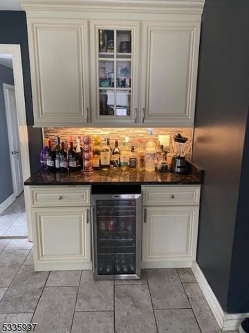 14 Sunrise Dr, Warren Twp., NJ 07059
