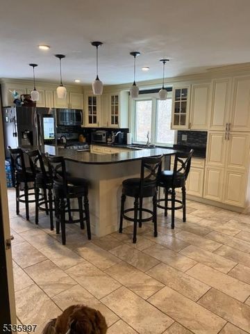 14 Sunrise Dr, Warren Twp., NJ 07059