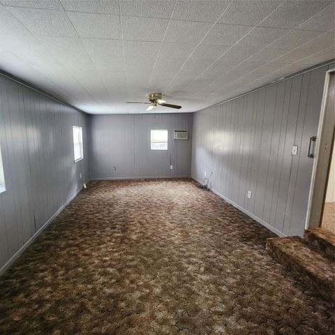 9009 Crestview Estate Road, Quinlan, TX 75474