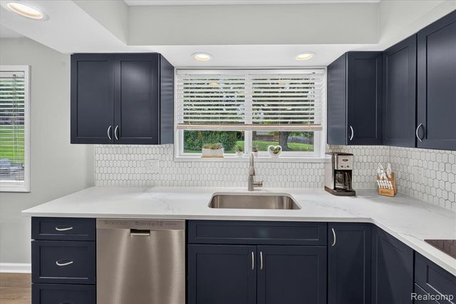 31136 Carriage Hill Court, Farmington Hills, MI 48331