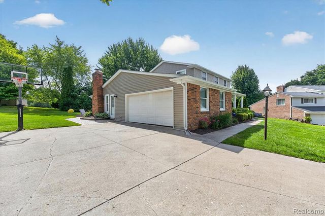 31136 Carriage Hill Court, Farmington Hills, MI 48331