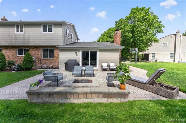 31136 Carriage Hill Court, Farmington Hills, MI 48331