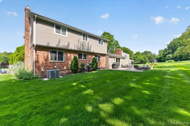 31136 Carriage Hill Court, Farmington Hills, MI 48331