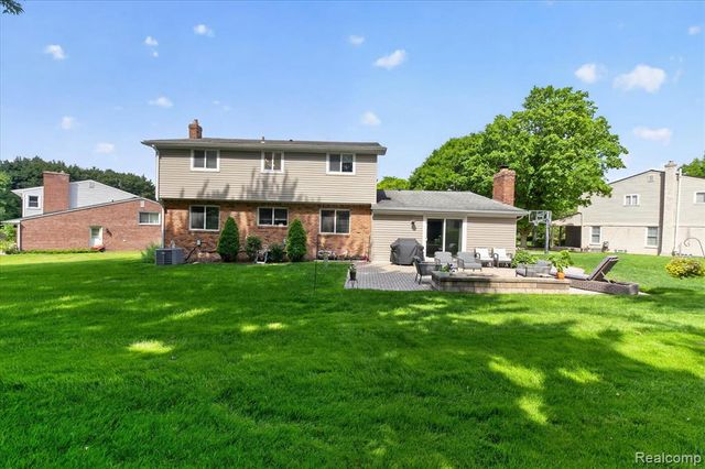 31136 Carriage Hill Court, Farmington Hills, MI 48331
