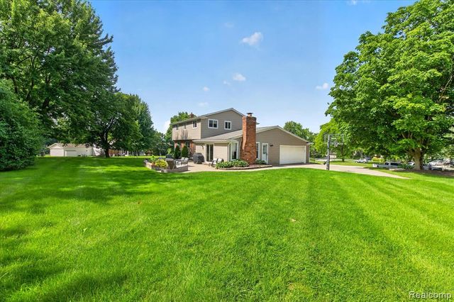 31136 Carriage Hill Court, Farmington Hills, MI 48331