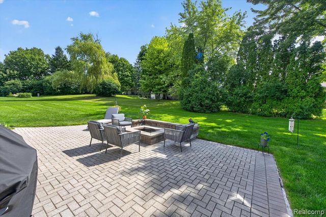 31136 Carriage Hill Court, Farmington Hills, MI 48331