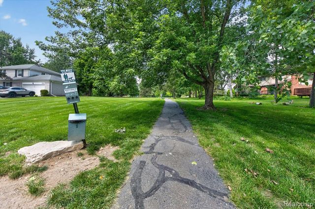 31136 Carriage Hill Court, Farmington Hills, MI 48331