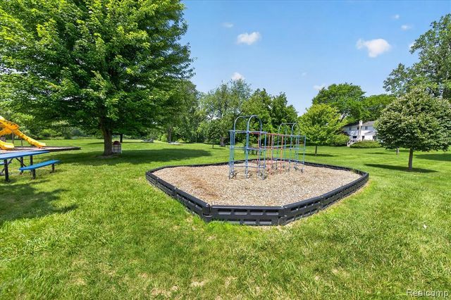 31136 Carriage Hill Court, Farmington Hills, MI 48331
