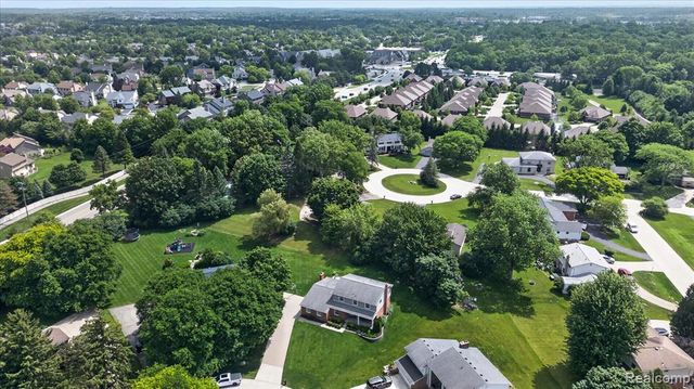 31136 Carriage Hill Court, Farmington Hills, MI 48331