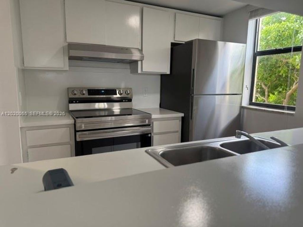 8180 Geneva Ct 431, Doral, FL 33166