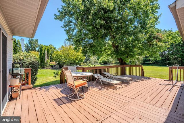 37 KINGLET DR S, Cranbury, NJ 08512