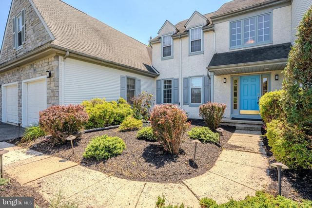 37 KINGLET DR S, Cranbury, NJ 08512