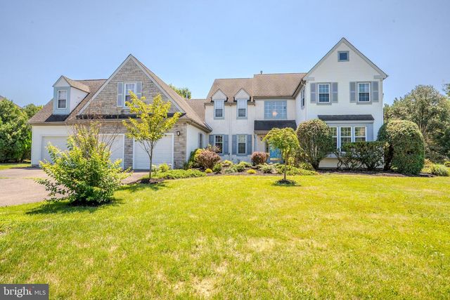 37 KINGLET DR S, Cranbury, NJ 08512