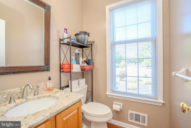 37 KINGLET DR S, Cranbury, NJ 08512