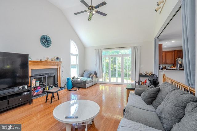 37 KINGLET DR S, Cranbury, NJ 08512